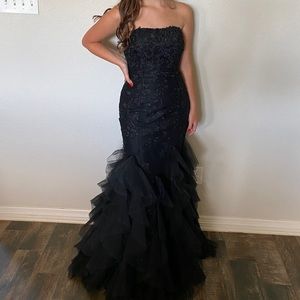 Sherri Hill black strapless prom dress